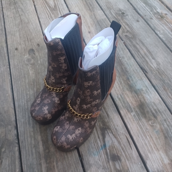 Coach Chelsea Platform Booties W/ Horse & Carriage Print - Picture 8 of 12